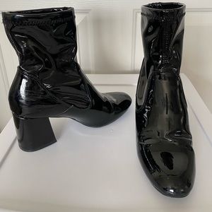 Forever 21 size 7 patent faux leather heeled booties